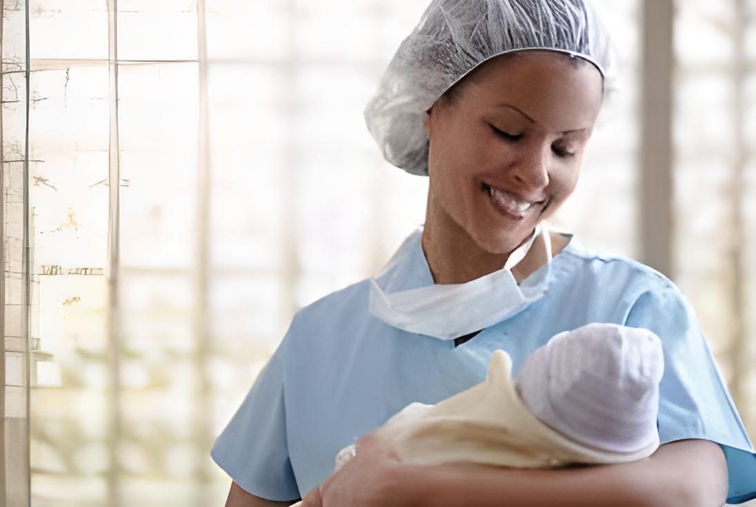 Formation d’Auxiliaire de Puériculture à Distance : Une Approche Flexible pour les Futurs Professionnels de la Petite Enfance